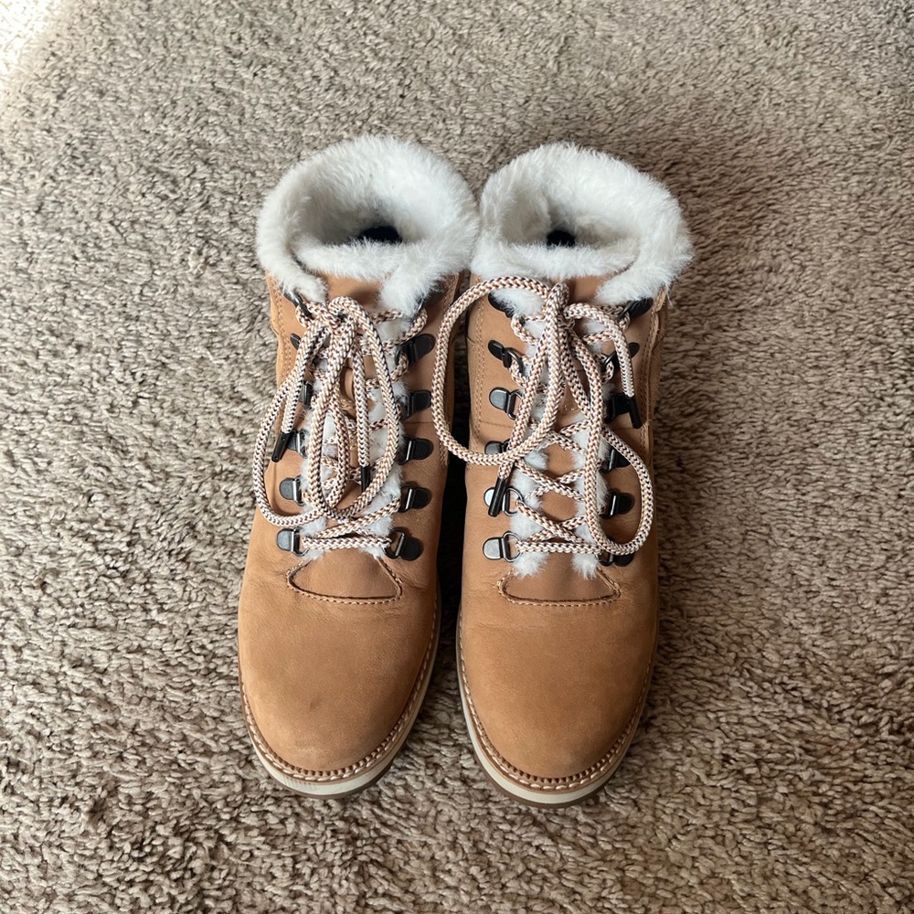 TOMS Mojave Women’s Nubuck Suede Water Resistant Hiking Boots Size 7.5 Brown